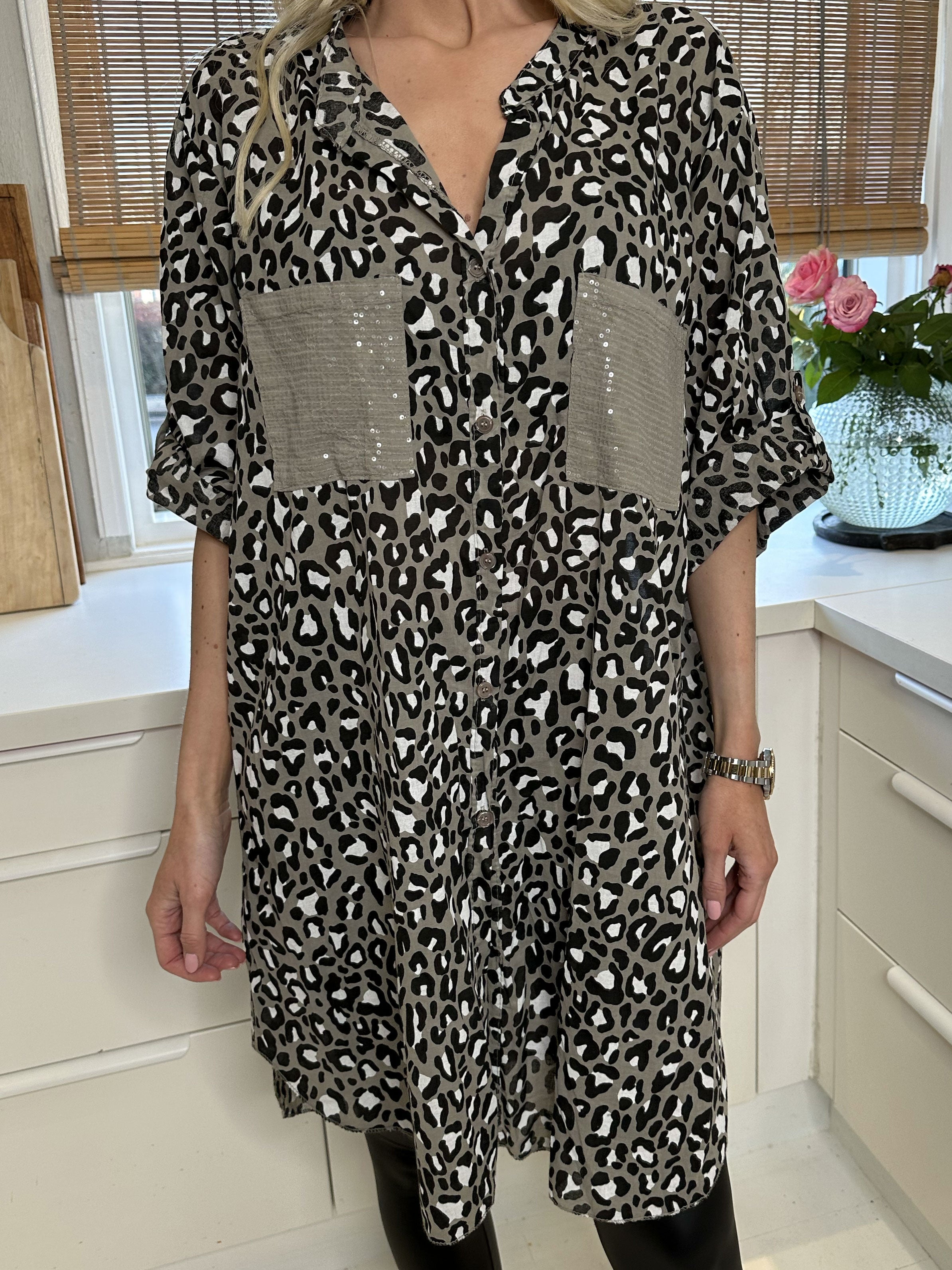 Pina - Leopard skjorte med pailletlommer